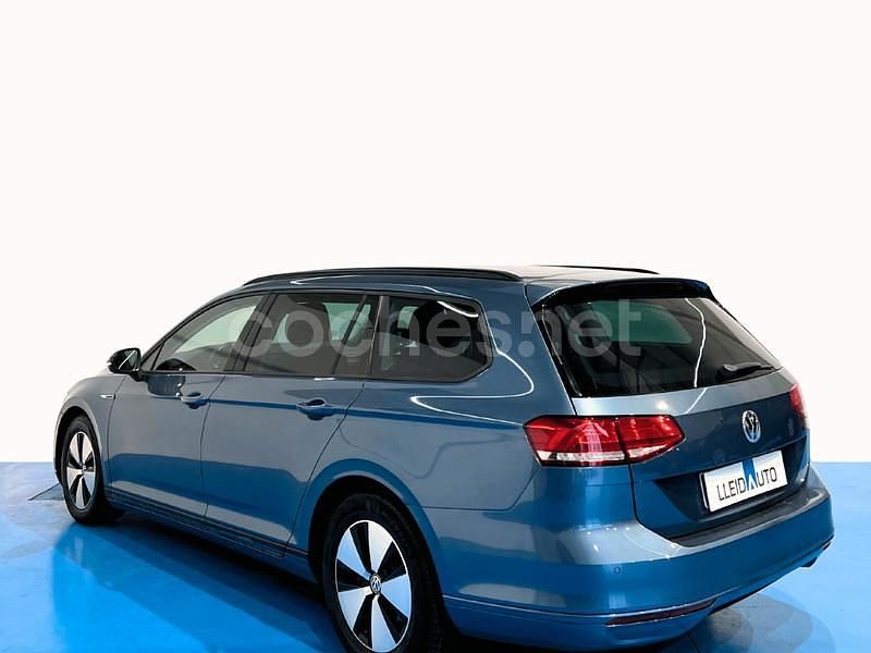 Usado VW Passat Edition 120 CV (88 kW) 2016 Gris / plata Familiar