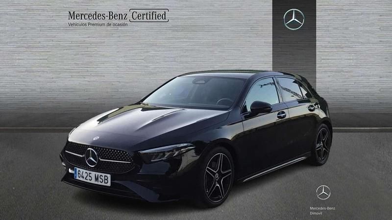Negro Usado 2024 Mercedes A180 Berlina | 31.900 € (Un poco caro) - Imagen 1/4