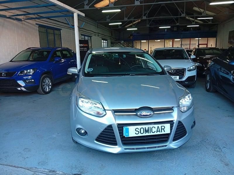 Usado Ford Focus Trend 115 CV (84 kW) 2012 Gris / plata Familiar