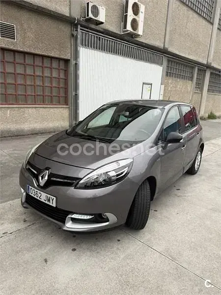 Usado Renault Scenic E-Tech Life 115 CV (84 kW) 2015 Gris / plata Monovolumen
