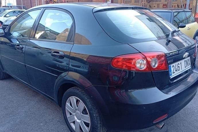 Usado Chevrolet Lacetti 109 CV (80 kW) 2004 Negro Berlina