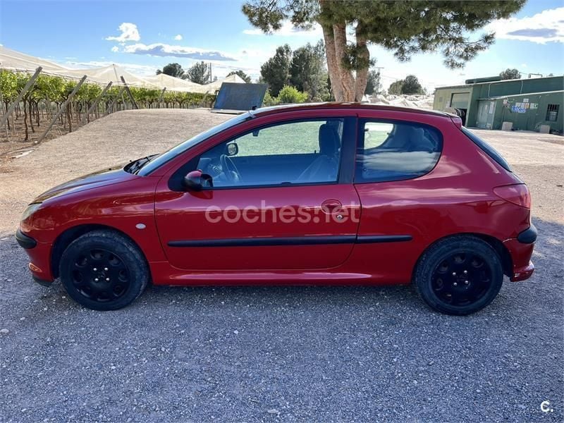 Rojo Usado 2004 Peugeot 206 Berlina | 3500 € (Precio justo) - Imagen 1/1