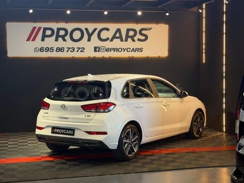 Usado Hyundai i30 96 CV (70 kW) 2024 Blanco Berlina
