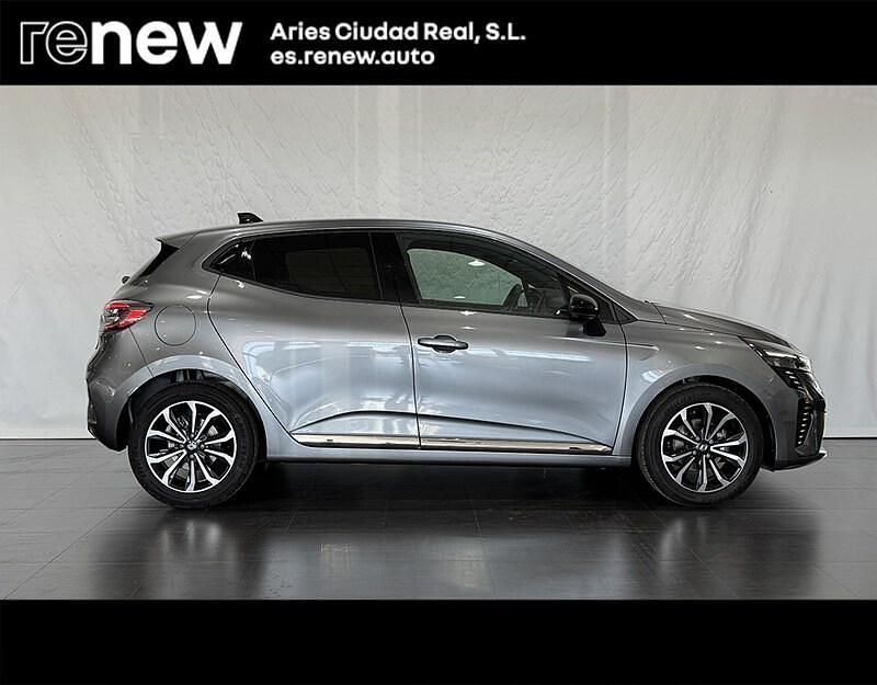Begagnad Renault Clio V Techno 90 HK (66 kW) 2024 Grå Sedan