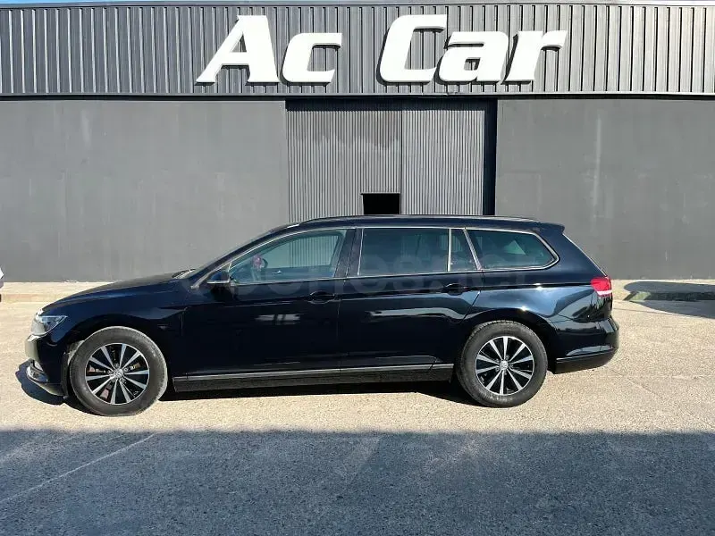 Usado VW Passat 120 CV (88 kW) 2017 Negro Familiar