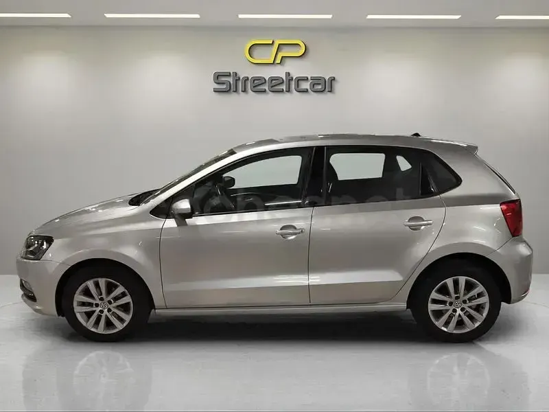 Usado VW Polo Advance 90 CV (66 kW) 2016 Gris / plata Berlina