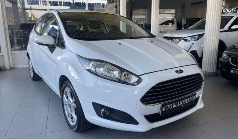 Blanco Usado 2013 Ford Fiesta Trend Utilitario | 6900 € (Caro) - Imagen 1/4
