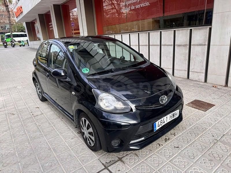 Usado Toyota Aygo City 68 CV (50 kW) 2014 Negro Utilitario