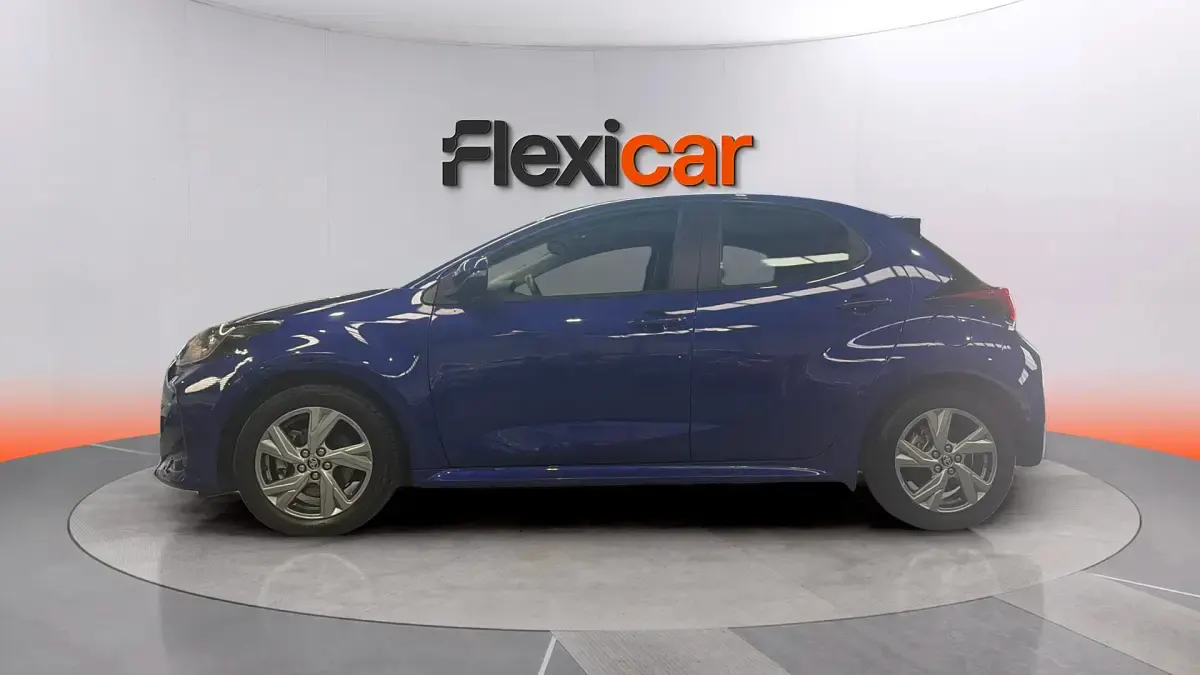 Usado Toyota Yaris Hybrid Active 116 CV (85 kW) 2025 Azul Berlina