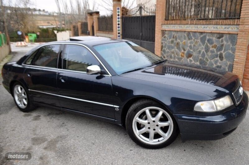 Usado Audi A8 S-Line 301 CV (221 kW) 1997 Azul Berlina