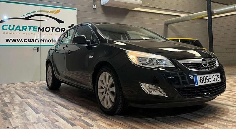 Negro Usado 2010 Opel Astra Enjoy Utilitario | 6999 € (Precio justo) - Imagen 1/4