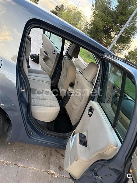 Gris / plata Usado 2007 Renault Mégane II Berlina | 2000 € (Precio justo) - Imagen 1/1