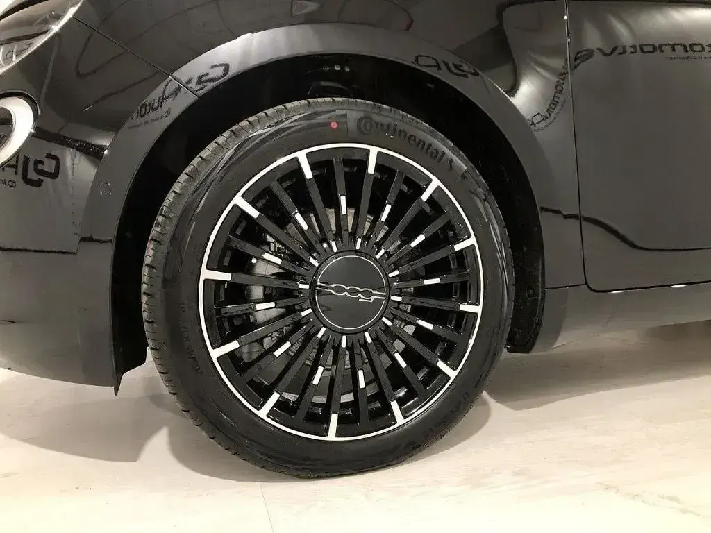 Usado Fiat 500e Icon 86 kW (118 CV) 2021 Negro Utilitario