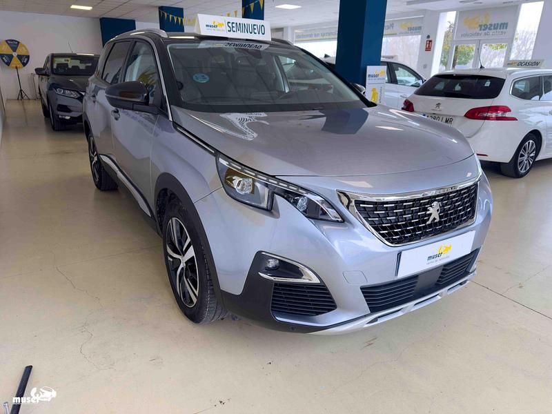 Usado Peugeot 5008 Allure 130 CV (95 kW) 2020 Gris / plata SUV