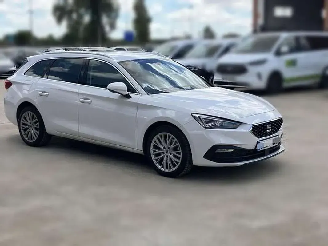 Usado Seat Leon XCELLENCE 150 CV (110 kW) 2021 Blanco Familiar
