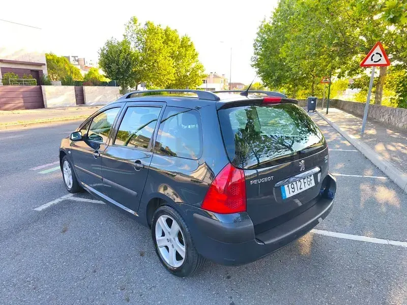 Usado Peugeot 307 110 CV (80 kW) 2006 Azul Familiar