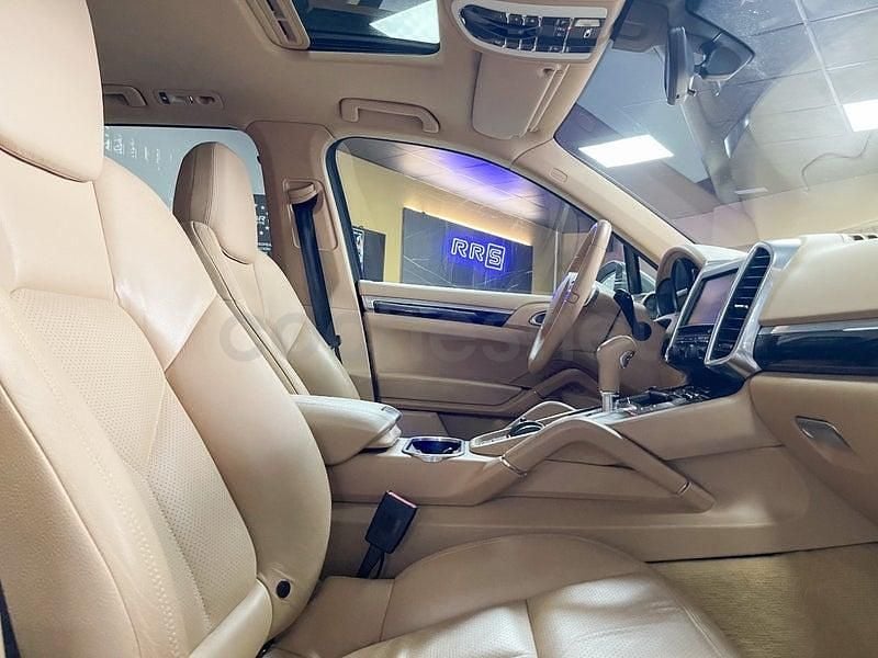 Käytetty Porsche Cayenne 245 HP (180 kW) 2011 Harmaa Katumaasturi