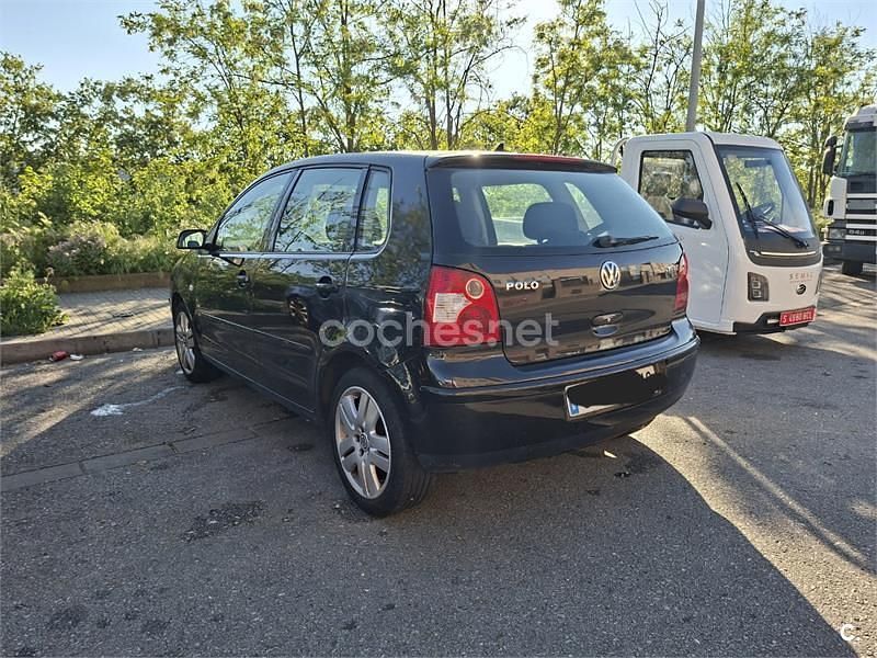 Begagnad VW Polo Highline 100 HK (73 kW) 2003 Svart Sedan