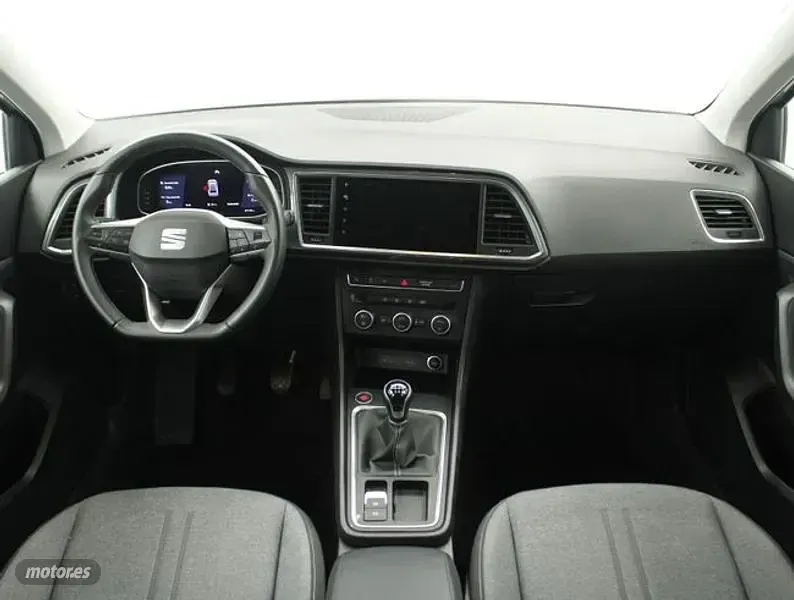 Usado Seat Ateca Style 150 CV (110 kW) 2025 Plateado SUV