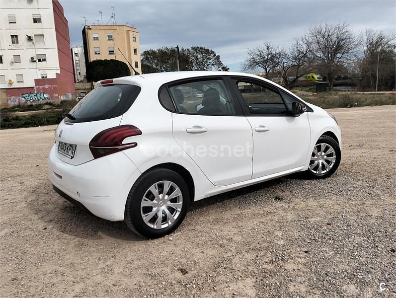 Usado Peugeot 208 Signature Sky 99 CV (72 kW) 2018 Blanco Utilitario