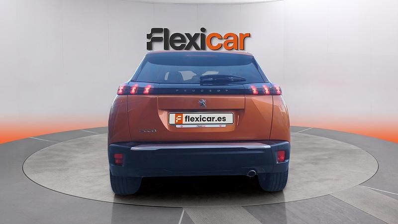 Usado Peugeot 2008 Active 110 CV (80 kW) 2021 Naranja SUV