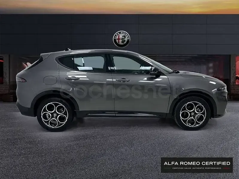 Usado Alfa Romeo Tonale Sprint 130 CV (95 kW) 2025 Gris / plata SUV
