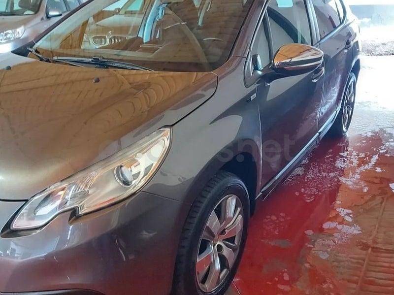 Usado Peugeot 2008 Allure 100 CV (73 kW) 2016 Gris / plata SUV