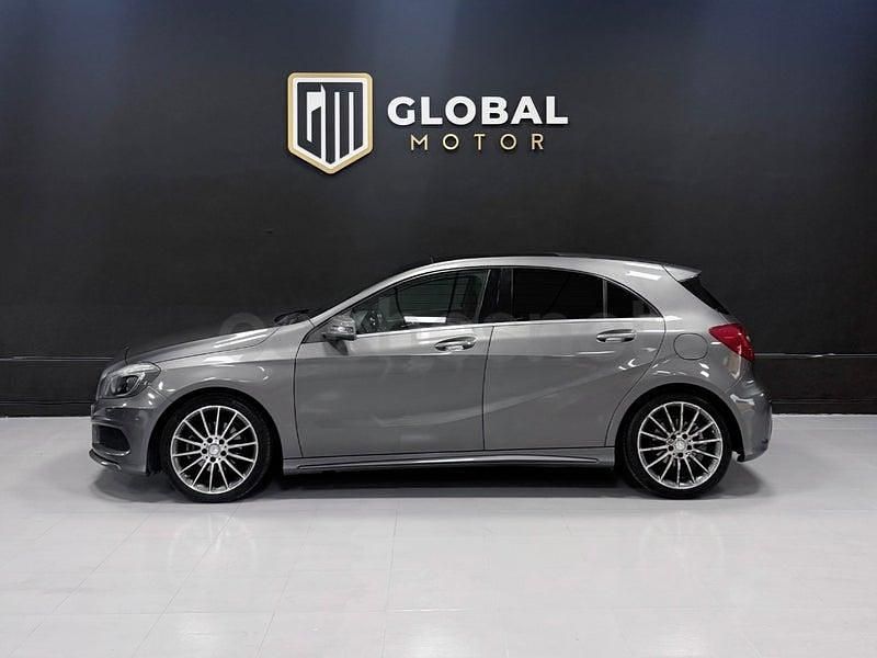 Usado Mercedes A180 AMG line 109 CV (80 kW) 2015 Gris / plata Berlina