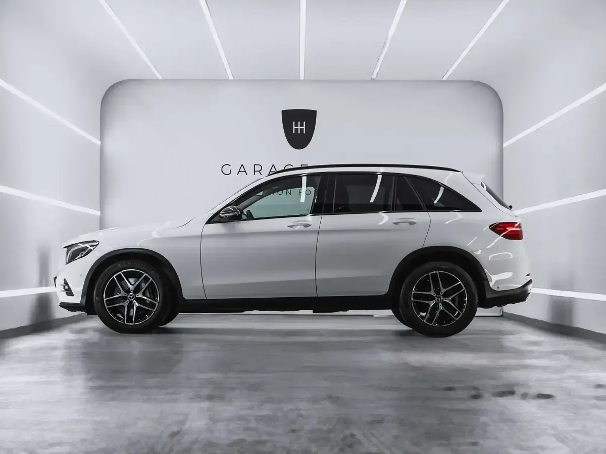 Usado Mercedes GLC220 AMG line 170 CV (125 kW) 2019 Blanco SUV