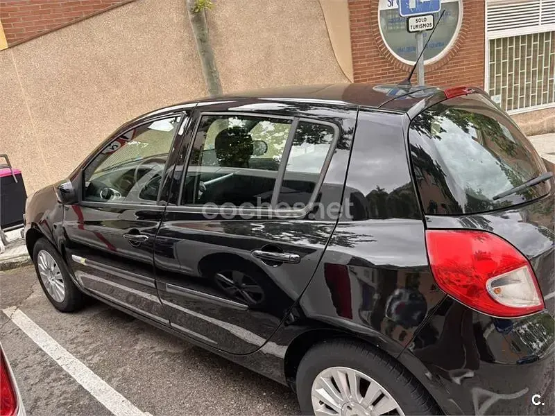 Usado Renault Clio IV Expression 75 CV (55 kW) 2012 Negro Berlina