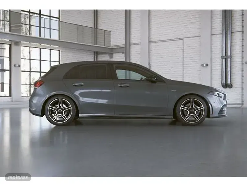 Usado Mercedes A180 116 CV (85 kW) 2022 Gris Berlina