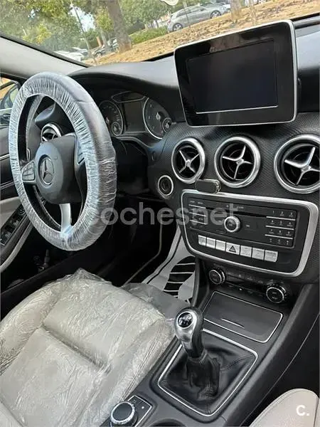 Usado Mercedes A180 109 CV (80 kW) 2018 Azul Berlina