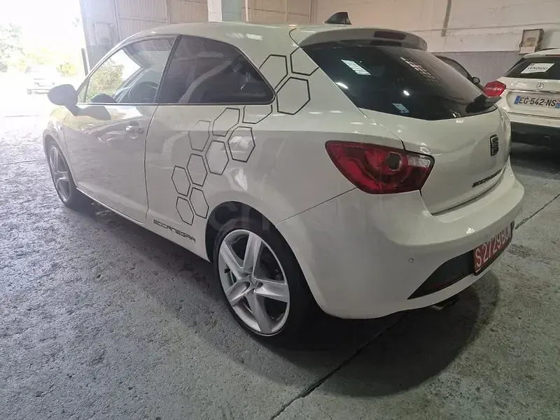 Usado Seat Ibiza SC FR 143 CV (105 kW) 2010 Blanco Utilitario