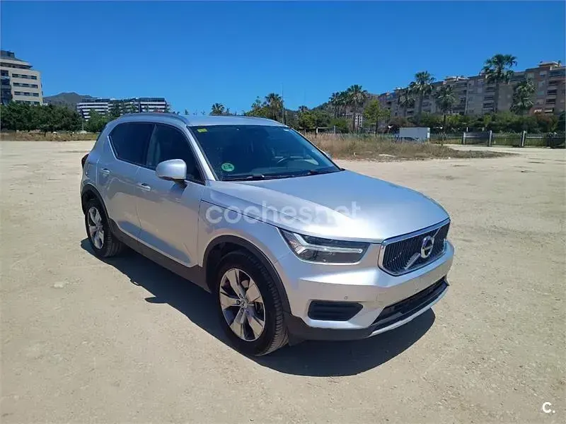 Usado Volvo XC40 Momentum 156 CV (114 kW) 2018 Gris / plata SUV
