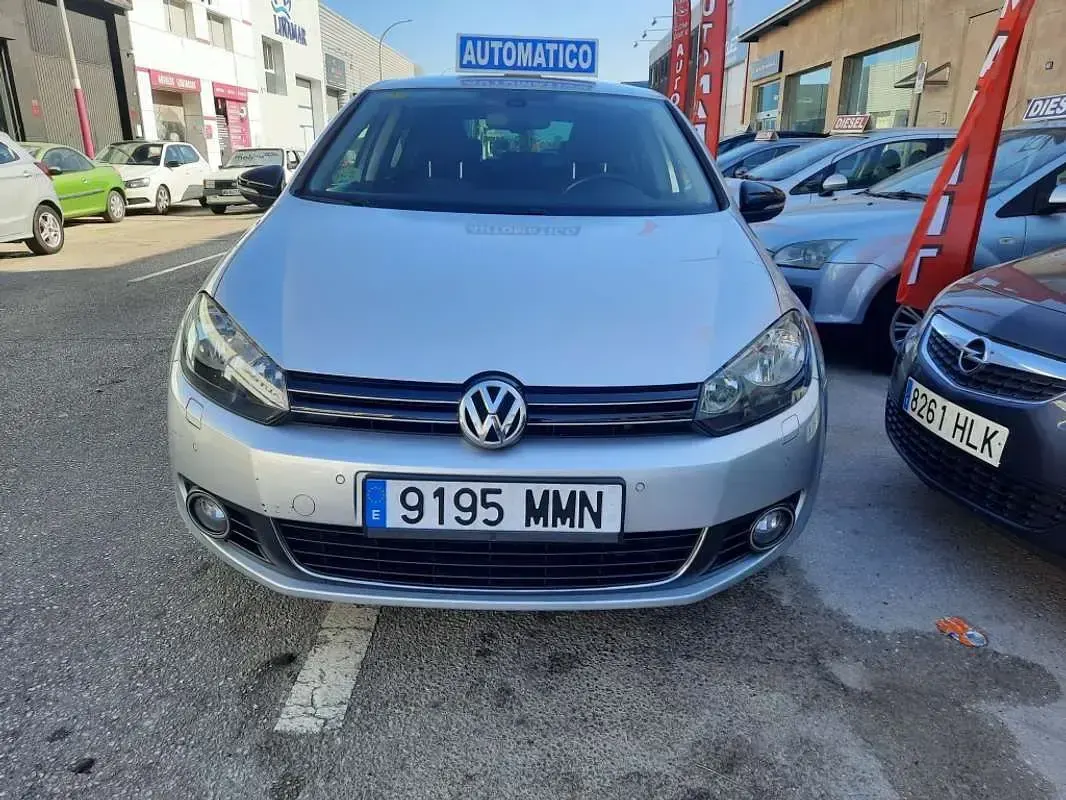 Usado VW Golf VI Advance 105 CV (77 kW) 2011 Plateado Utilitario