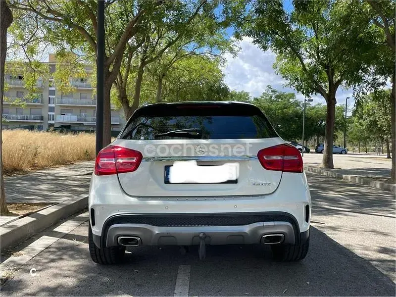 Usado Mercedes GLA220 AMG line 170 CV (125 kW) 2015 Blanco SUV