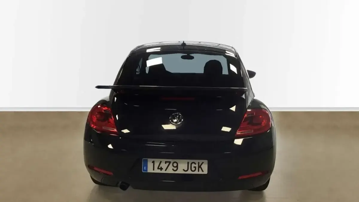 Usado VW Beetle Design 105 CV (77 kW) 2015 Negro Utilitario