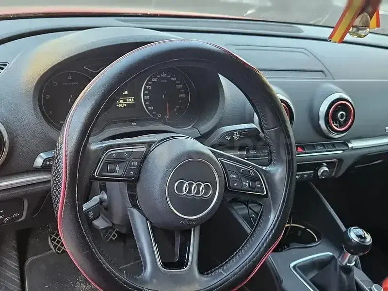 Usado Audi A3 S-Line 116 CV (85 kW) 2019 Rojo Berlina