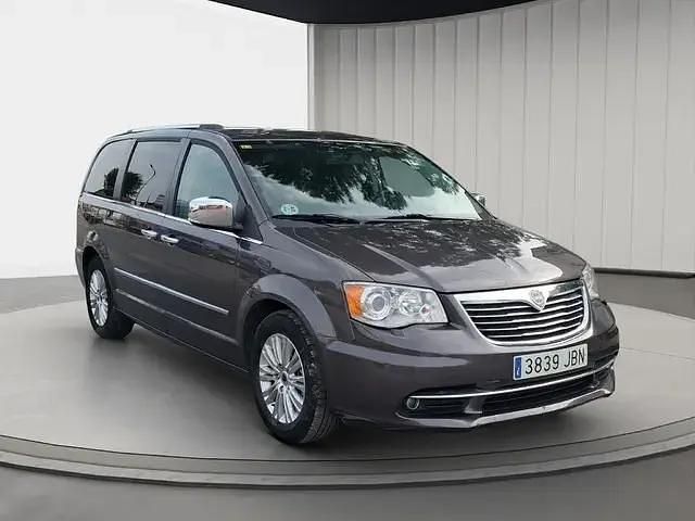 Usado Lancia Voyager Silver 177 CV (130 kW) 2014 Gris / plata Monovolumen