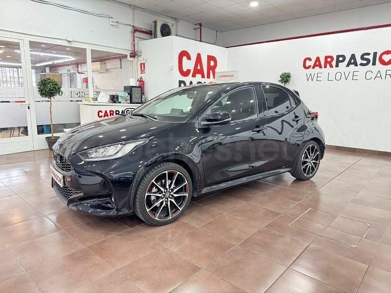 Usado Toyota Yaris Hybrid Sport 116 CV (85 kW) 2023 Negro Berlina