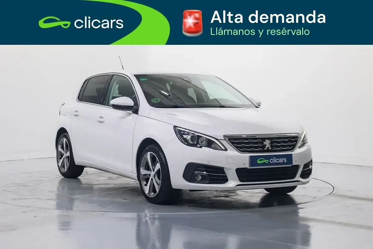 Usado Peugeot 308 Allure 130 CV (95 kW) 2018 Blanco Berlina