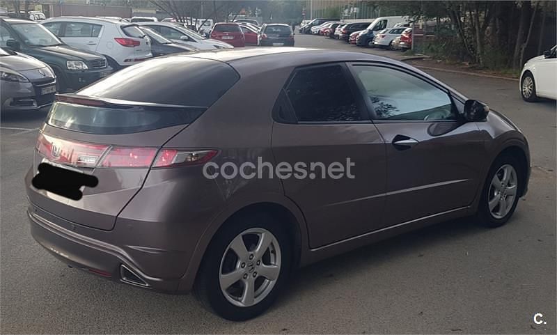Beige Usado 2010 Honda Civic Comfort Berlina | 6800 € (Precio justo) - Imagen 1/4