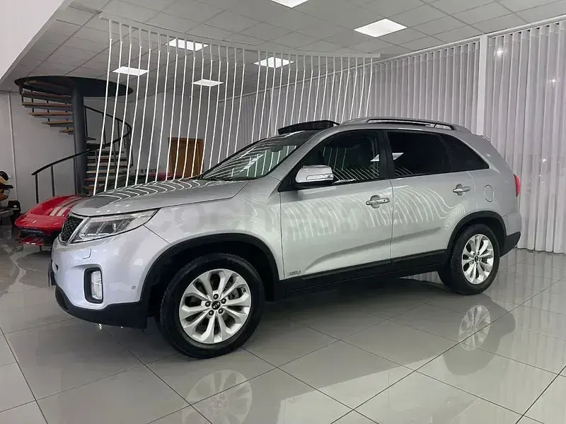 Usado Kia Sorento 200 CV (147 kW) 2016 Gris / plata SUV