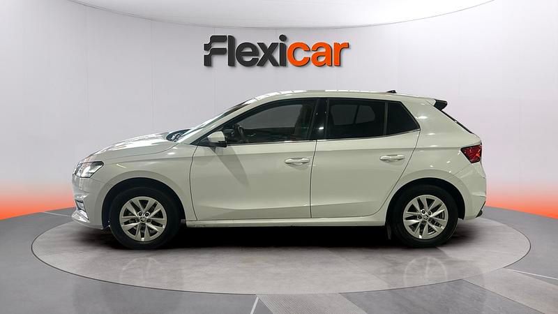 Usado Skoda Fabia Selection 95 CV (69 kW) 2024 Blanco Utilitario