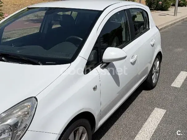 Usado Opel Corsa Selective 75 CV (55 kW) 2012 Blanco Utilitario