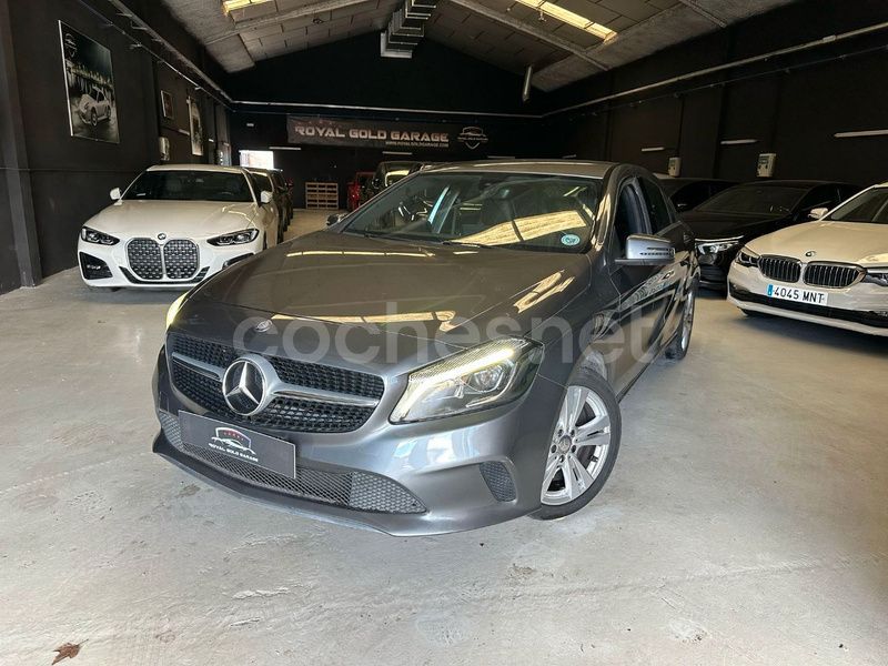 Usado Mercedes A180 Style 109 CV (80 kW) 2016 Gris / plata Berlina