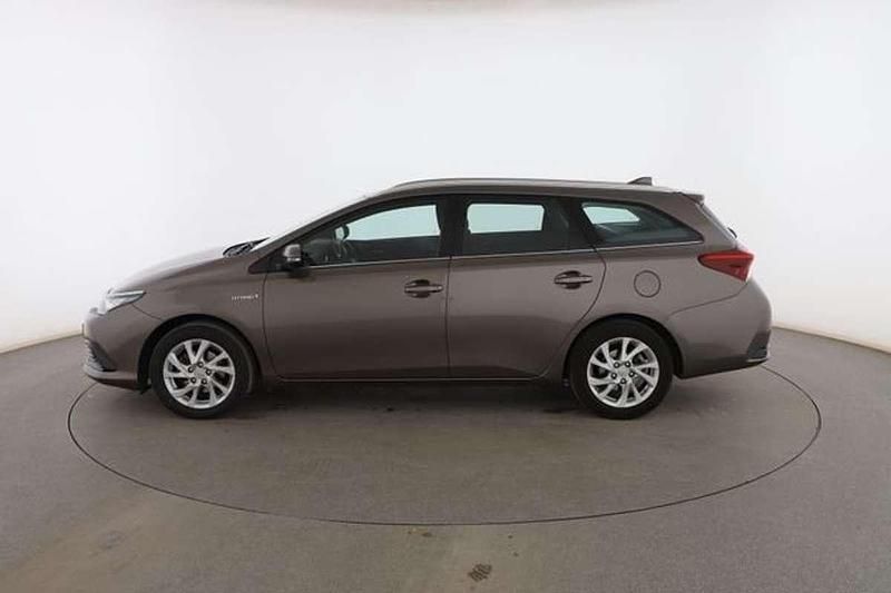 Usado Toyota Auris Hybrid Business Edition 136 CV (100 kW) 2018 Gris Utilitario