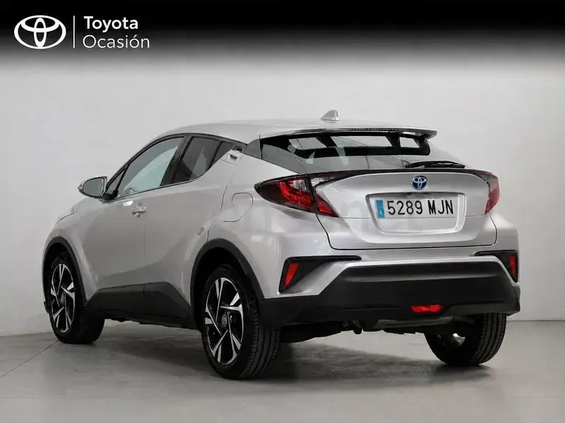 Usado Toyota C-HR Advance 122 CV (89 kW) 2023 Gris / plata SUV