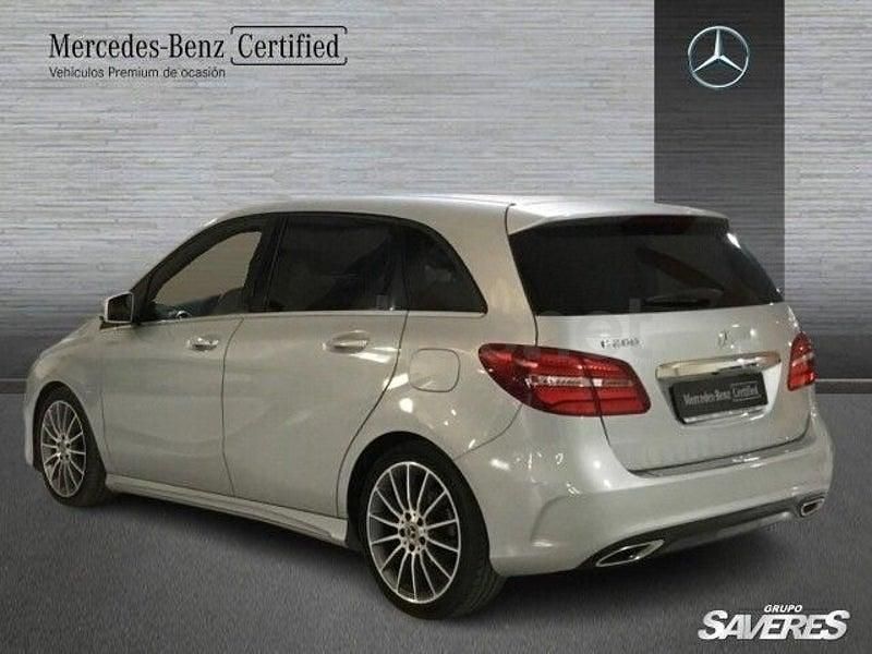 Usado Mercedes B200 136 CV (100 kW) 2019 Gris / plata Monovolumen