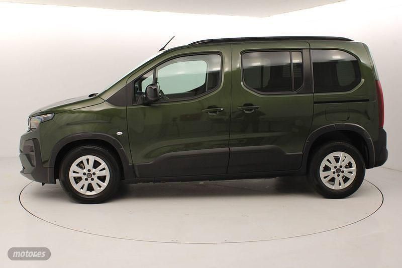 Usado Peugeot Rifter Allure 100 CV (73 kW) 2024 Verde Monovolumen